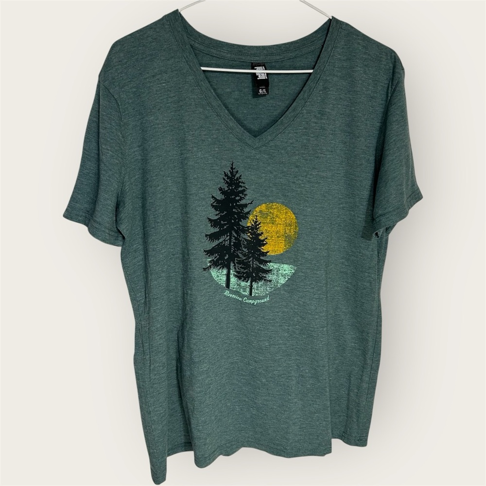 Initial Attraction Riverview Campground Graphic V-Neck T-Shirt - Size L
